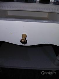 comodino in legno 