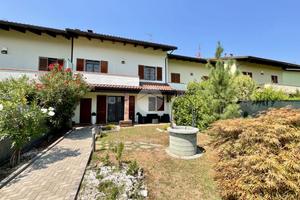 VILLA A SCHIERA A LEINÌ