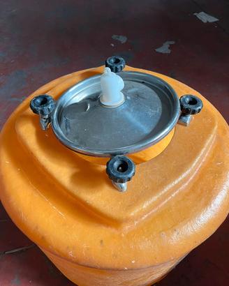 Cisterne da vino in resina con relativo coperchio