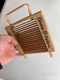 Grattugia Vintage Grana Padano in Legno