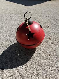 Pallina di Natale gigante in metallo a 100 euro