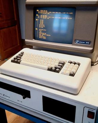 Terminale vintage Seletron con monitor ambra