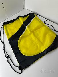 Sacca zaino bicolore gialla e nera stile sportivo
