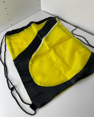 Sacca zaino bicolore gialla e nera stile sportivo