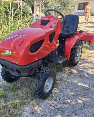 Trattore agricolo.trattorino. Goldoni. Carraro.