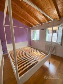 Letto a baldacchino IKEA