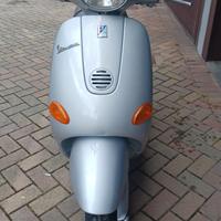 Piaggio Vespa 50 ET4 - 2011