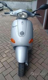 Piaggio Vespa 50 ET4 - 2011