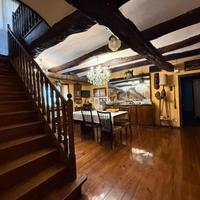 CASA SEMINDIPENDENTE A LEVONE