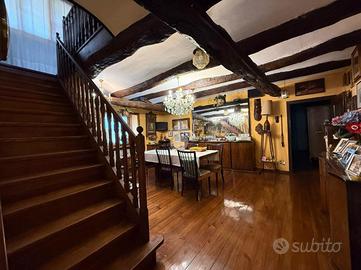 CASA SEMINDIPENDENTE A LEVONE