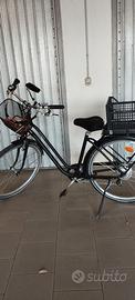 Bicicletta pedalata assistit city bike E 120 Btwin
