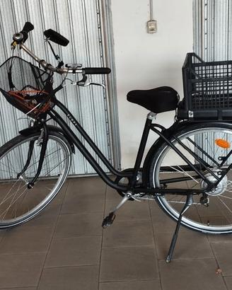 Bicicletta pedalata assistit city bike E 120 Btwin