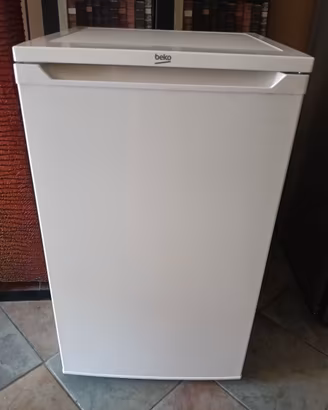 :Congelatore verticale Beko a 3 cassetti compatto