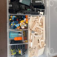 3 scatole lego divise per colori