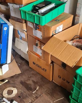 stok materiale PC, e  componenti schede 
