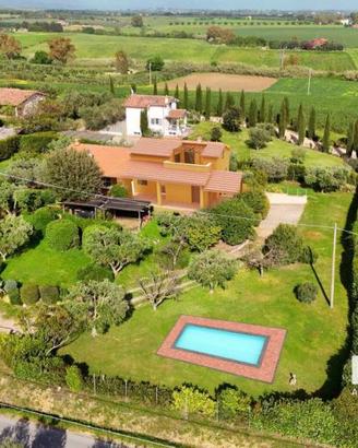 Villa di 330 m² con 5 locali a Montalto di Castro