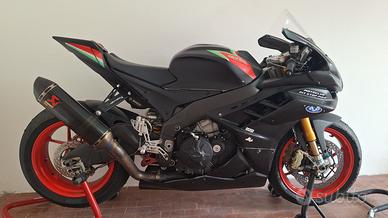 Aprilia Tuono v4 rsv4 1100