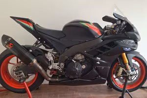 Aprilia Tuono v4 rsv4 1100