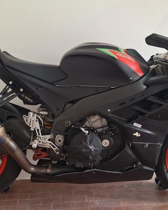 Aprilia Tuono v4 rsv4 1100