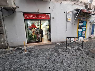 NEGOZIO A NAPOLI