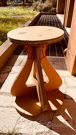 Tavolino in cartone pressato di design