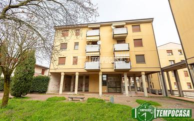 4 LOCALI CON BOX E CANTINA