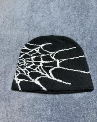 Cappello beanie nero con grafica ragnatela bianca