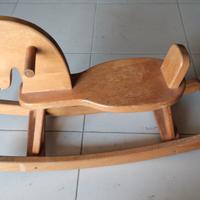 Cavallino a dondolo in legno