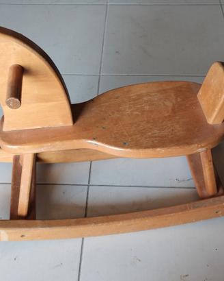 Cavallino a dondolo in legno