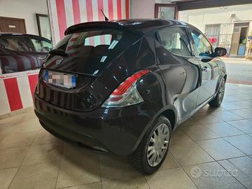 Lancia Ypsilon 1.3 MJT 75 CV Platino