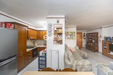 SINNAI - Ampio trivano con veranda e p.auto