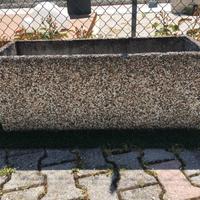 Fioriera in cemento ghiaia colorata