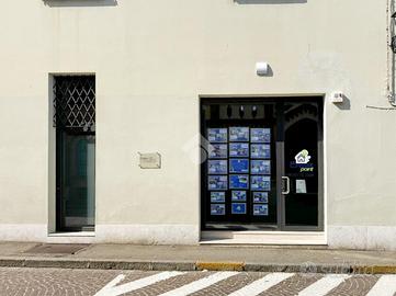NEGOZIO A MANERBIO