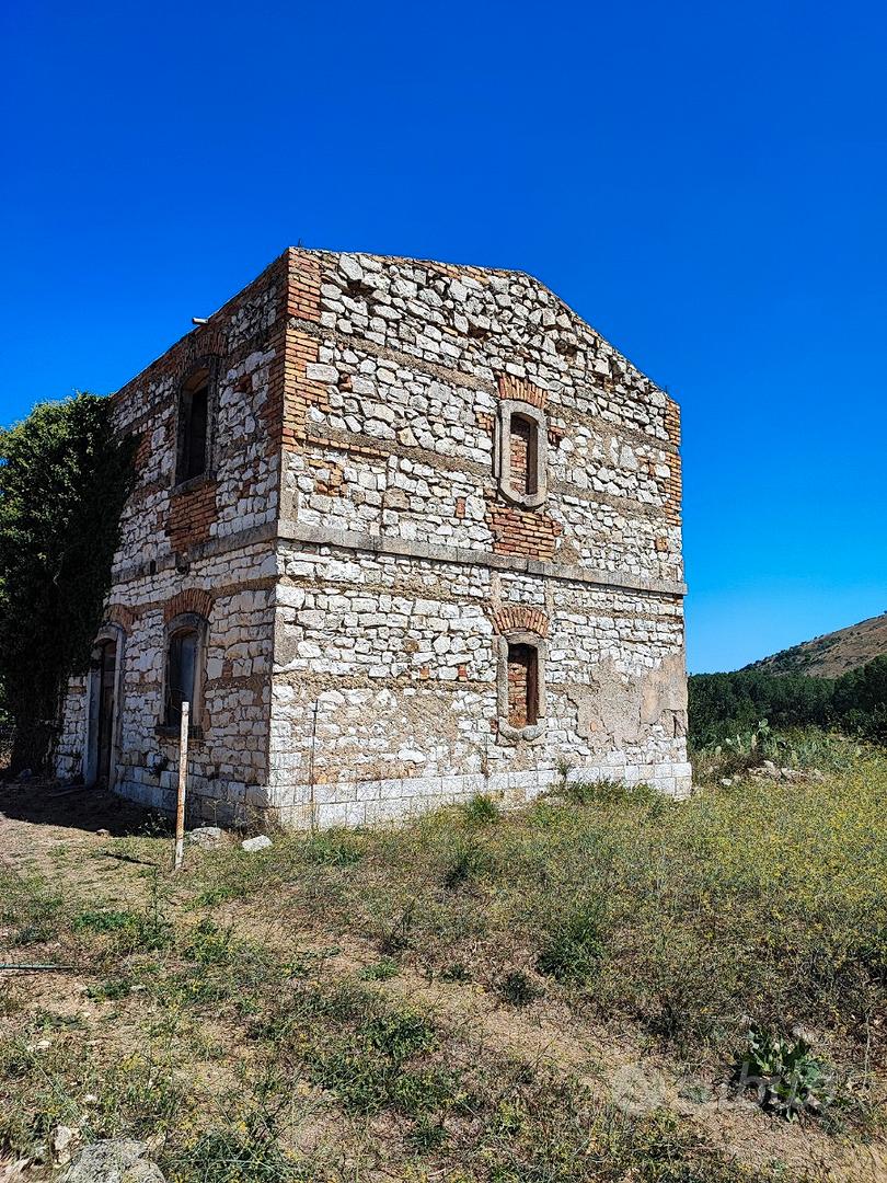 Casello ex ferrovie + terreno - Vista 2