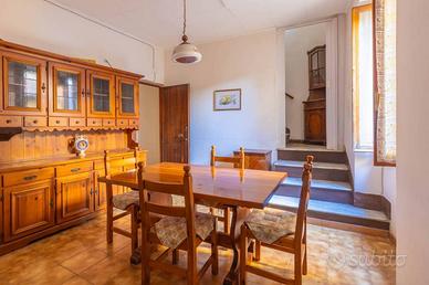 Casa indipendente di 181 m² con più di 5 locali a 