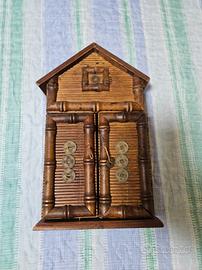 CASETTA ARTIGIALE LEGNO PORTACHIAVI