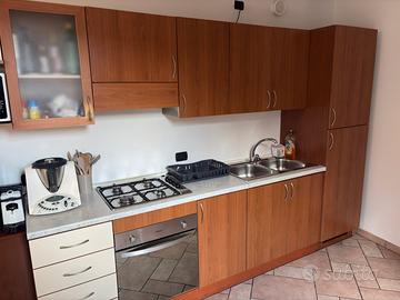 Cucina completa di elettrodomestici