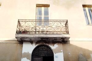 Palazzina al centro di Tissi