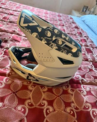casco mtb, ginocchiere