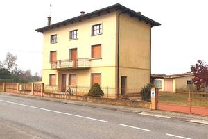 Casa indipendente con accessori e ampio terreno