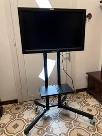 Monitor 32” per presentazioni, gaming, showroom
