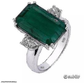 ANELLO IN ORO 18kt. CON DIAMANTI E GRANDE SMERALDO