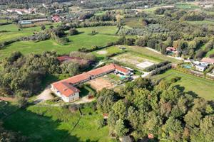 Attività / Licenza di 70000 m² con più di 5 locali