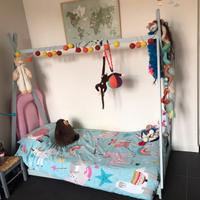 Letto montessoriano a capanna con materasso