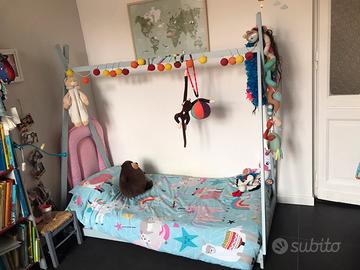 Letto montessoriano a capanna con materasso