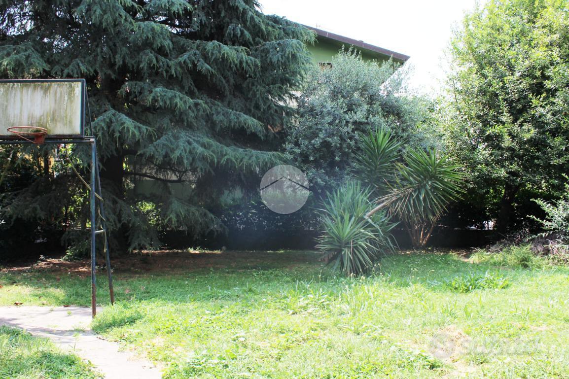 CASA SEMINDIPENDENTE A PISTOIA