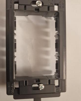 Supporto Gewiss  a 3 posti GW24201