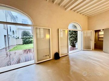 Appartamento di 190 m² con più di 5 locali e posto