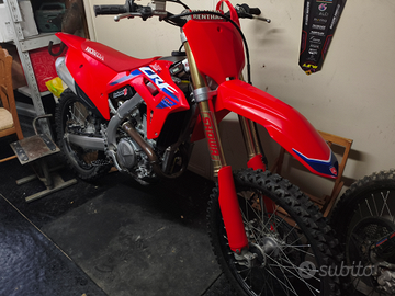 CRF 250r 2024 Red moto