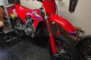CRF 250r 2024 Red moto
